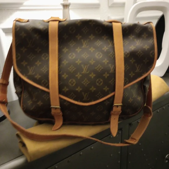 Louis Vuitton  Saumur 43 bag - Picture 4 of 16